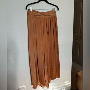 Wide-leg pants